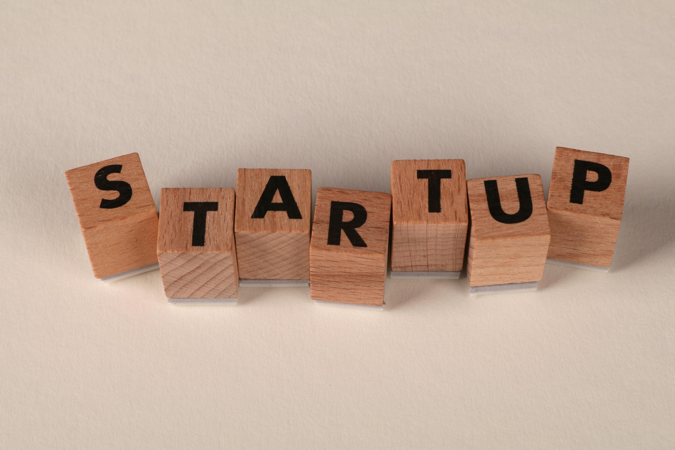 Empresa emergente en España según la Ley de Startups, certificación ENISA e innovación empresarial.